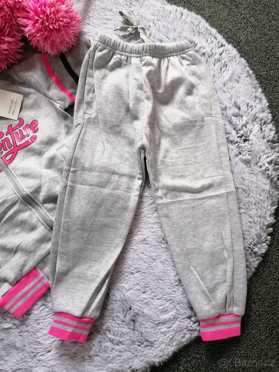 Krásná tepláková souprava - nová - 2