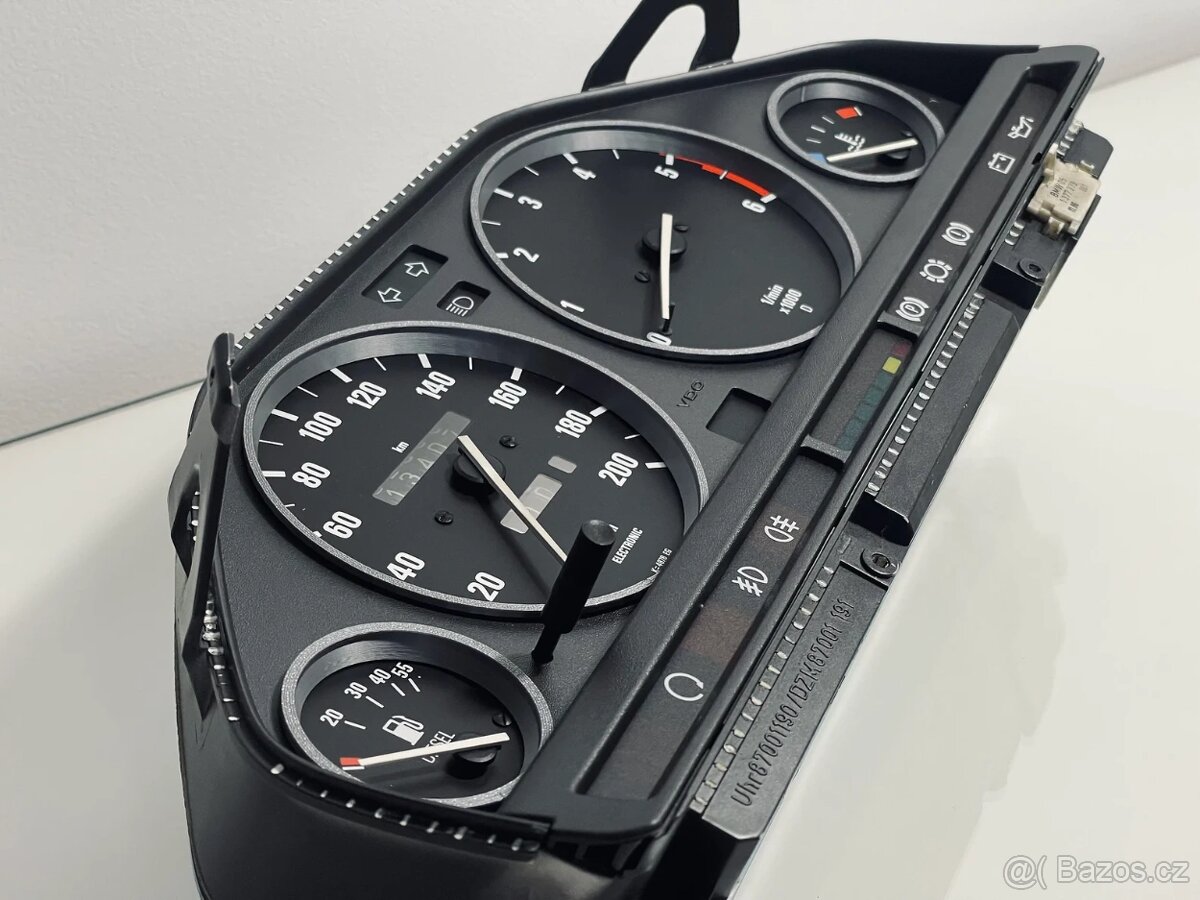 BMW E30 - Kroužky do budíku - 2