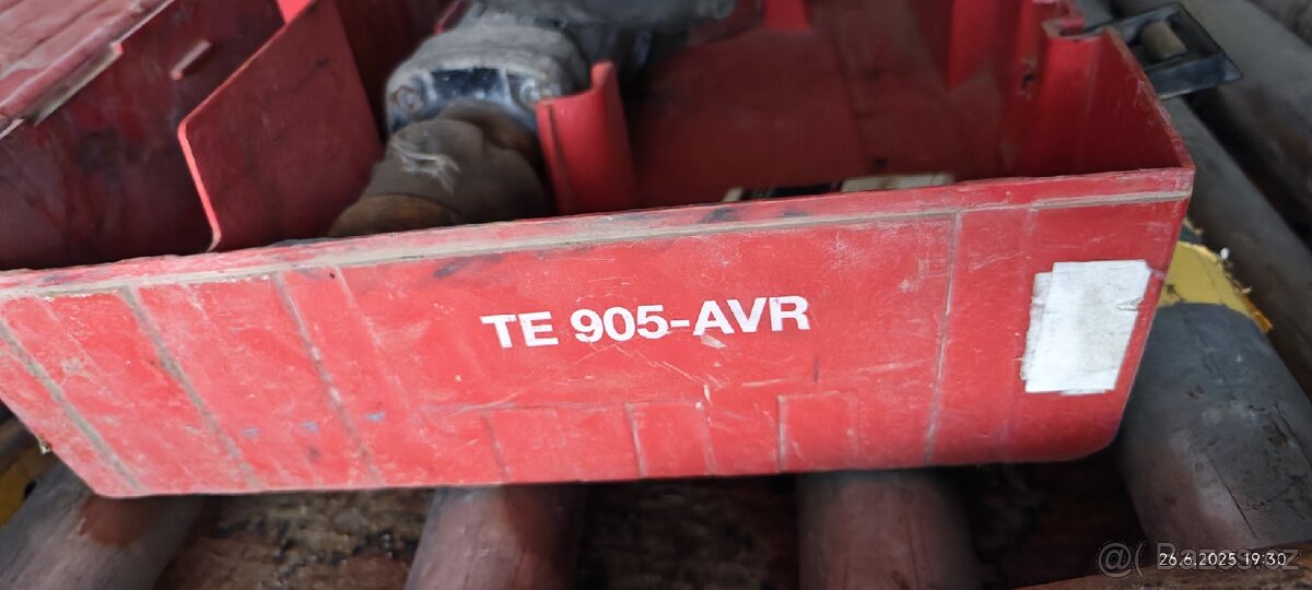Prodám Hilti te 905 avr + velké množství sekáčů - 2