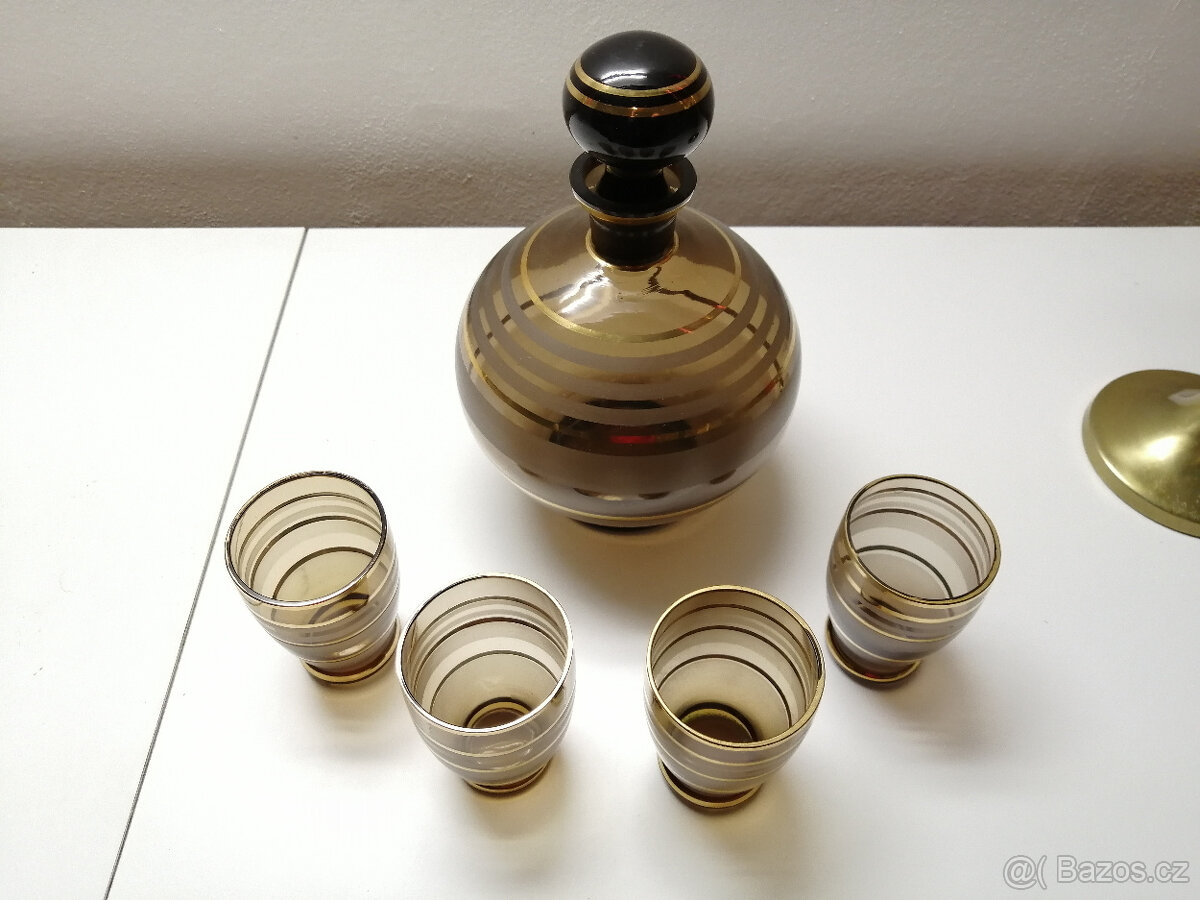 Karafa se sklenkami - 2