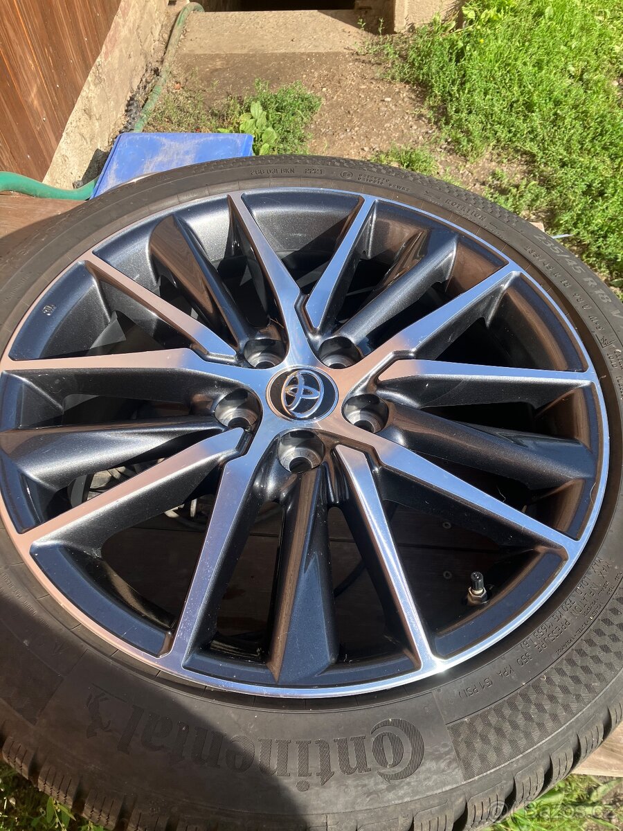 Continental 235/45R18 - 2