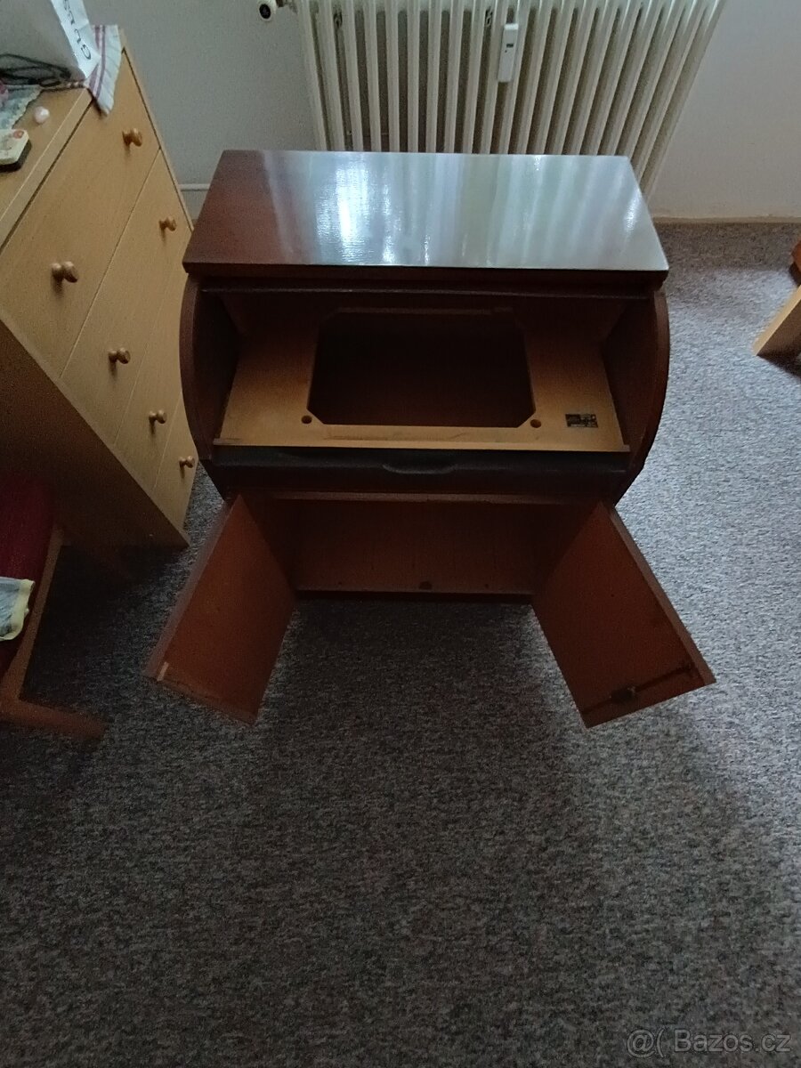 Daruji skříň na gramofon Supraphon - 2