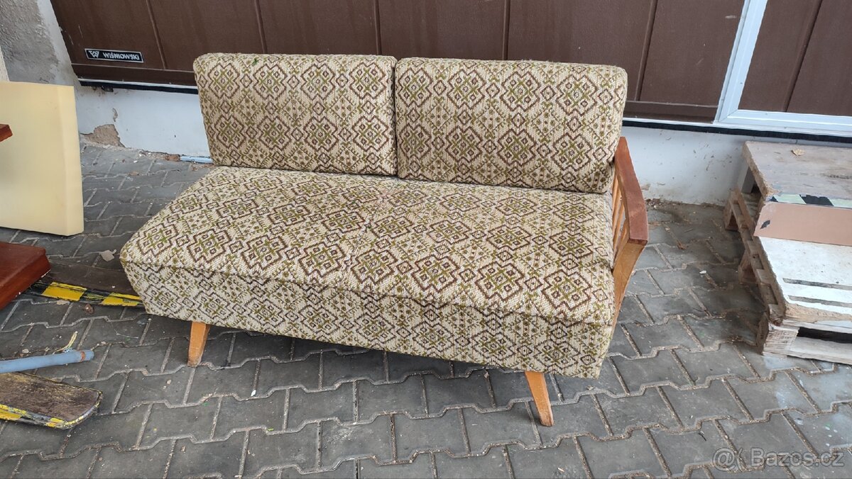 Sedačka starožitná - 2