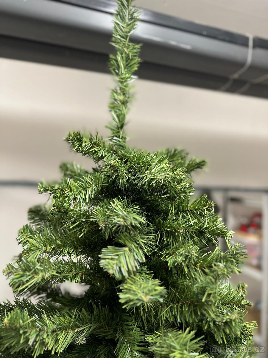 Velký umělý vánoční stromek vysoký 220 cm - 2