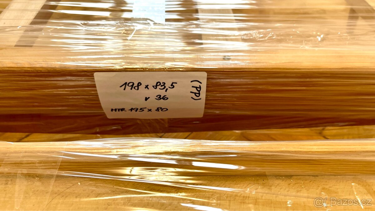 Masivní dřevěnné postele - 2