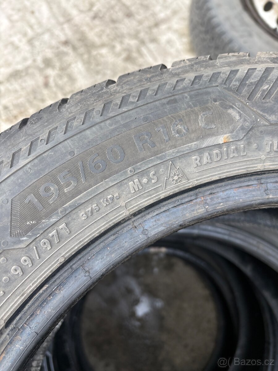 Prodám celoroční pneu Barum - 2
