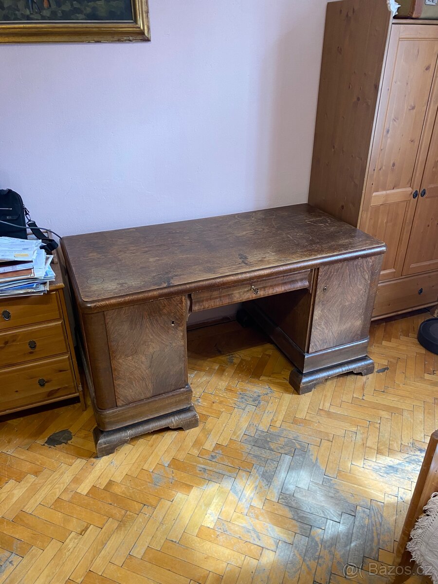Dřevěný psací stůl - 2
