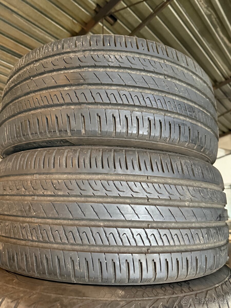 Pneu 225/40/18 - 2