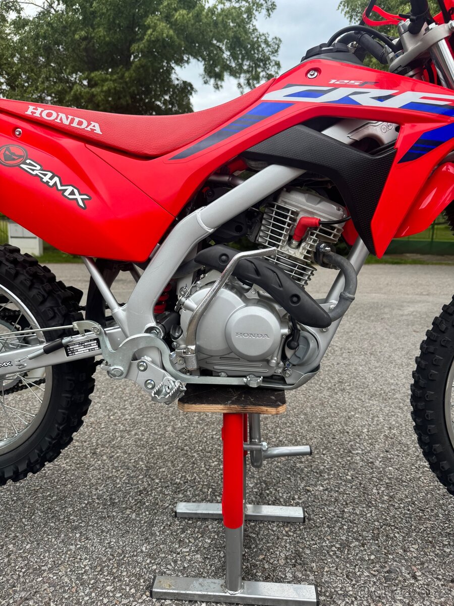 Honda crf125f (velké kola)