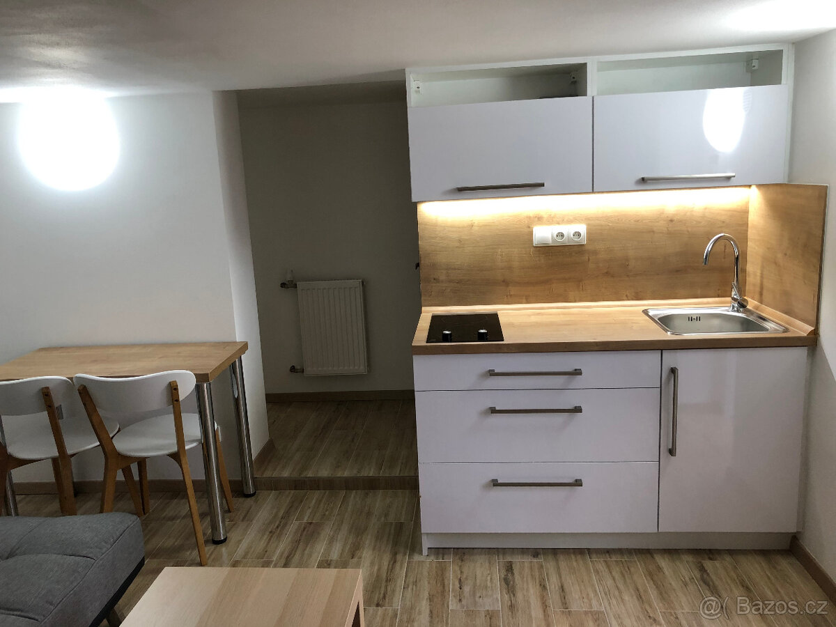 PRONÁJEM BYTU 2+KK VE ZLÍNĚ ZADNÍ LUHY - 2