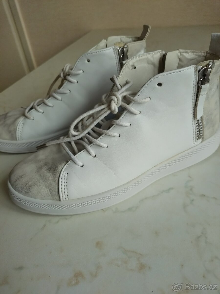 Dámské kožené bílé kotníkové boty Baťa 38 - 2