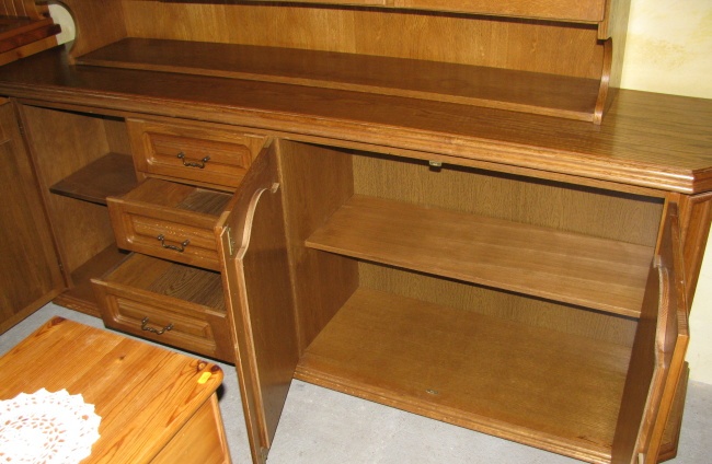 Rustikální komoda s nástěnnou vitrínou - 2