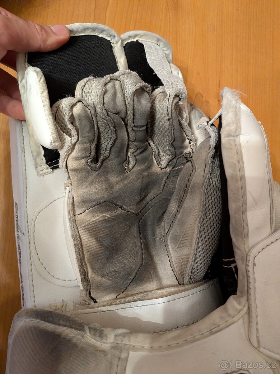 Zdravím, predám set brankarakych rukavíc lapačka Vaughn + vy - 2