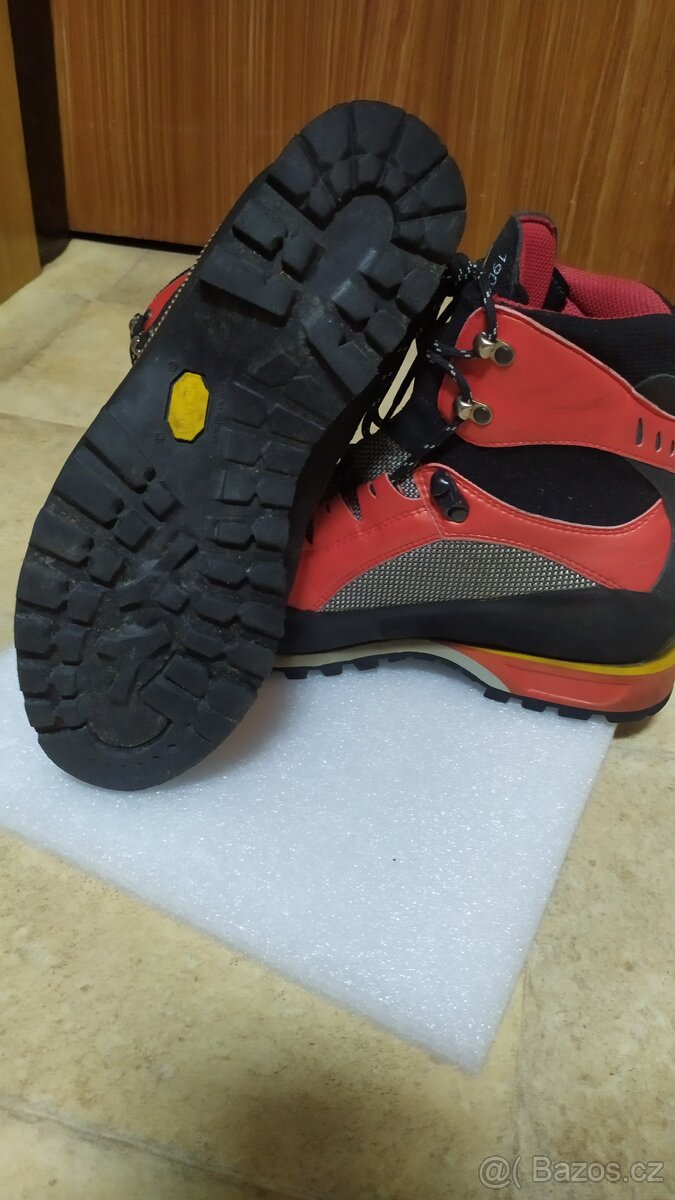 Turistické boty,voděodolné č.43 - 2