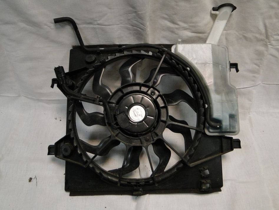 Kia Picanto 2011 -2016 díly interiéru, nádrž, řízení. - 2