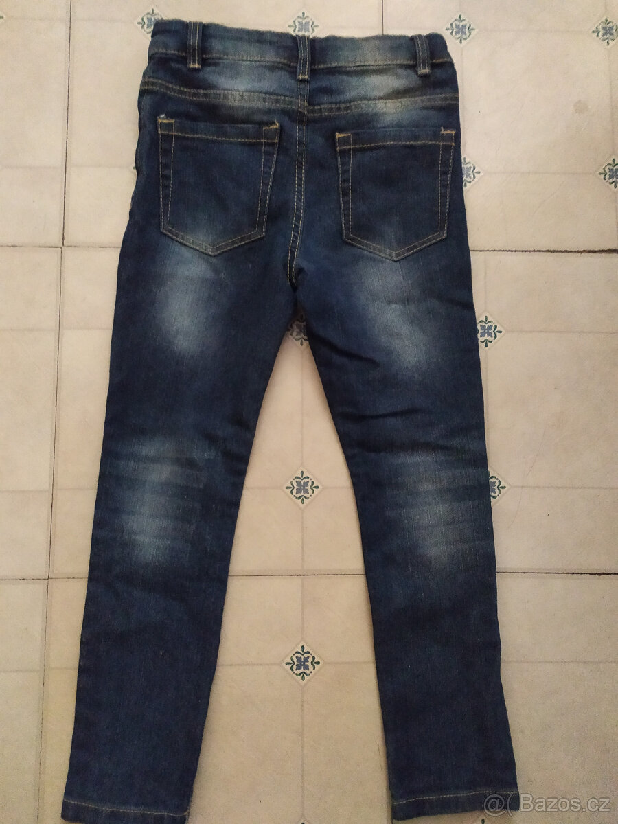 DĚTSKÉ MODERNÍ DŽÍNY S KAPSAMI VEL.122 - 2