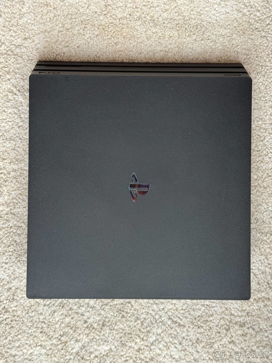 PS4 Pro 1TB + 2 ovladače + 5 her – kompletní set - 2