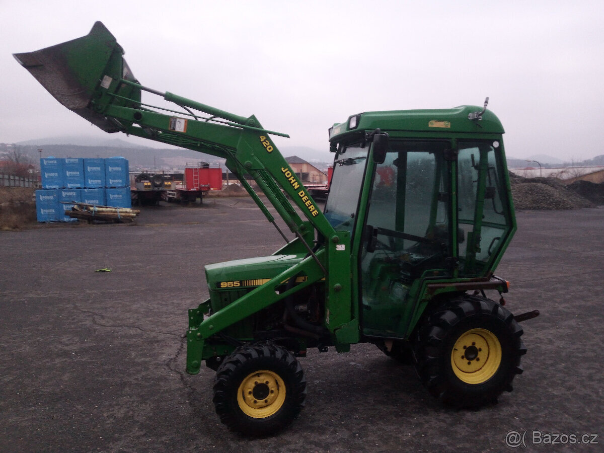 MALOTRAKTOR JOHN DEERE S ČELNÍM NAKLADAČEM - 2