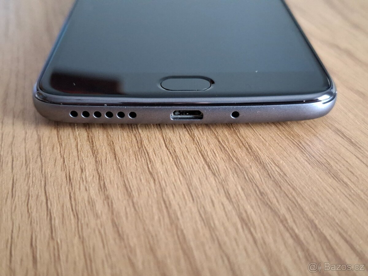 Mobilní telefon Motorola Moto E4 Plus - 2