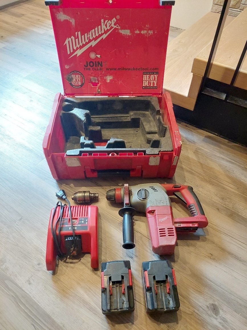 vrtací kladivo Milwaukee V28 HX (M28) - 2