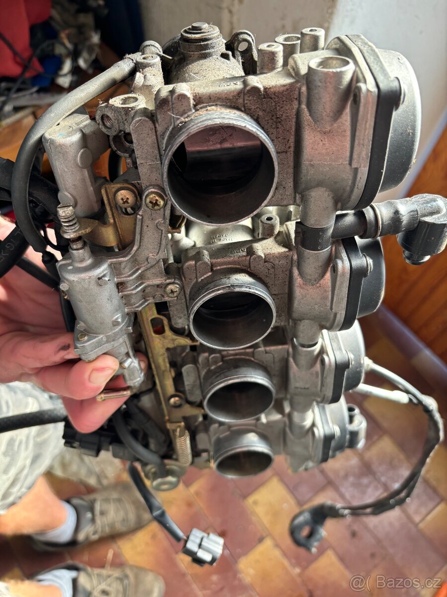 Vstrikovace na Yamaha R1 02-03 04-06 07-08 09-11