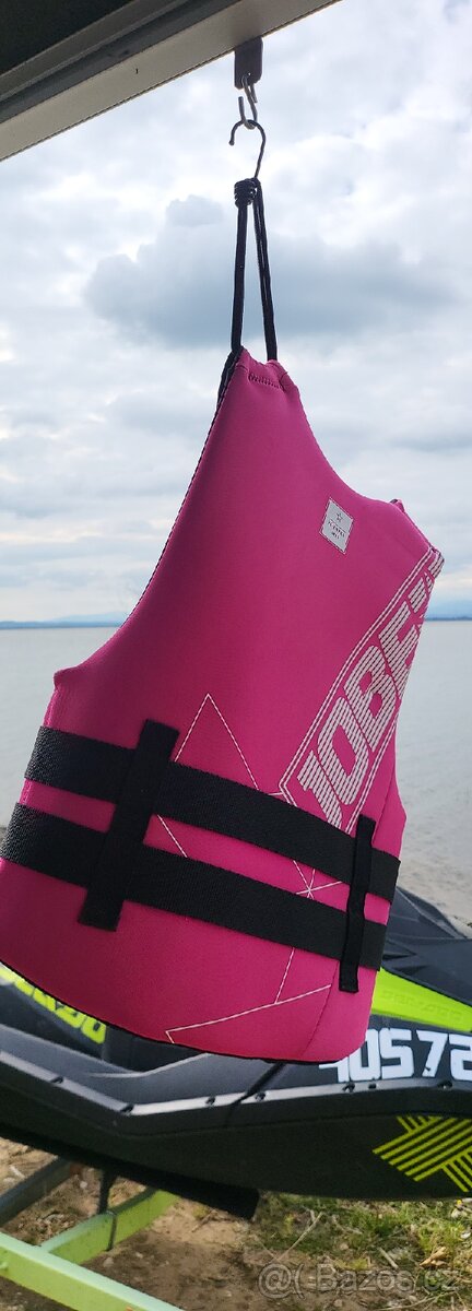 Vesta pro vodní sporty - 2