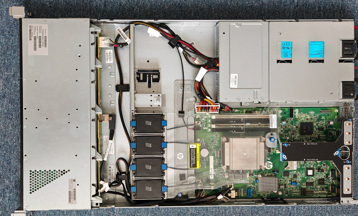 HP ProLiant DL320 - 2