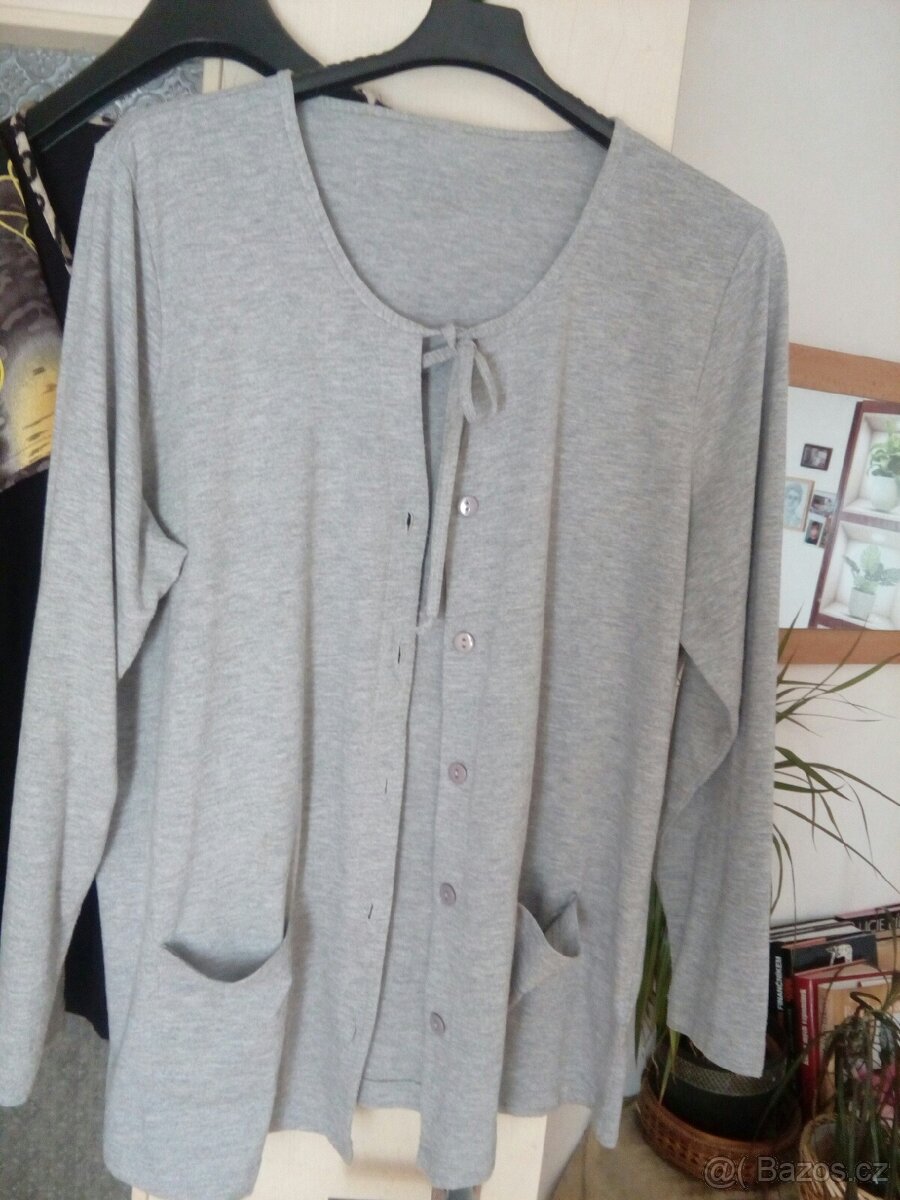 Lehký svetřík vel.XL - 2