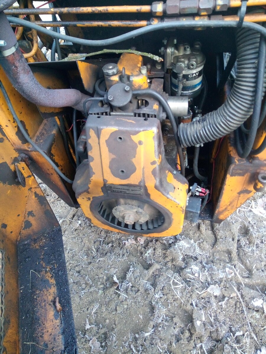 Smykový nakladač - 2