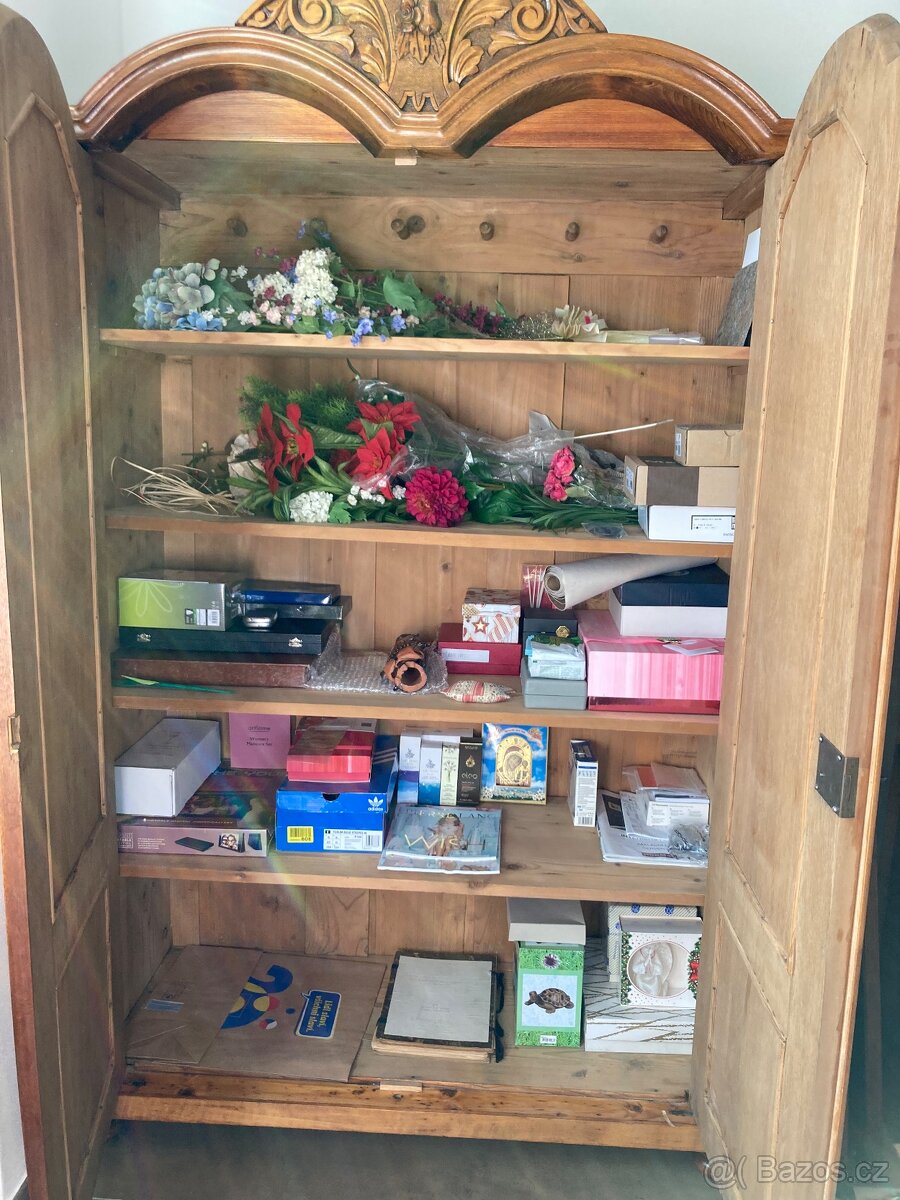 Starožitná skříň - 2