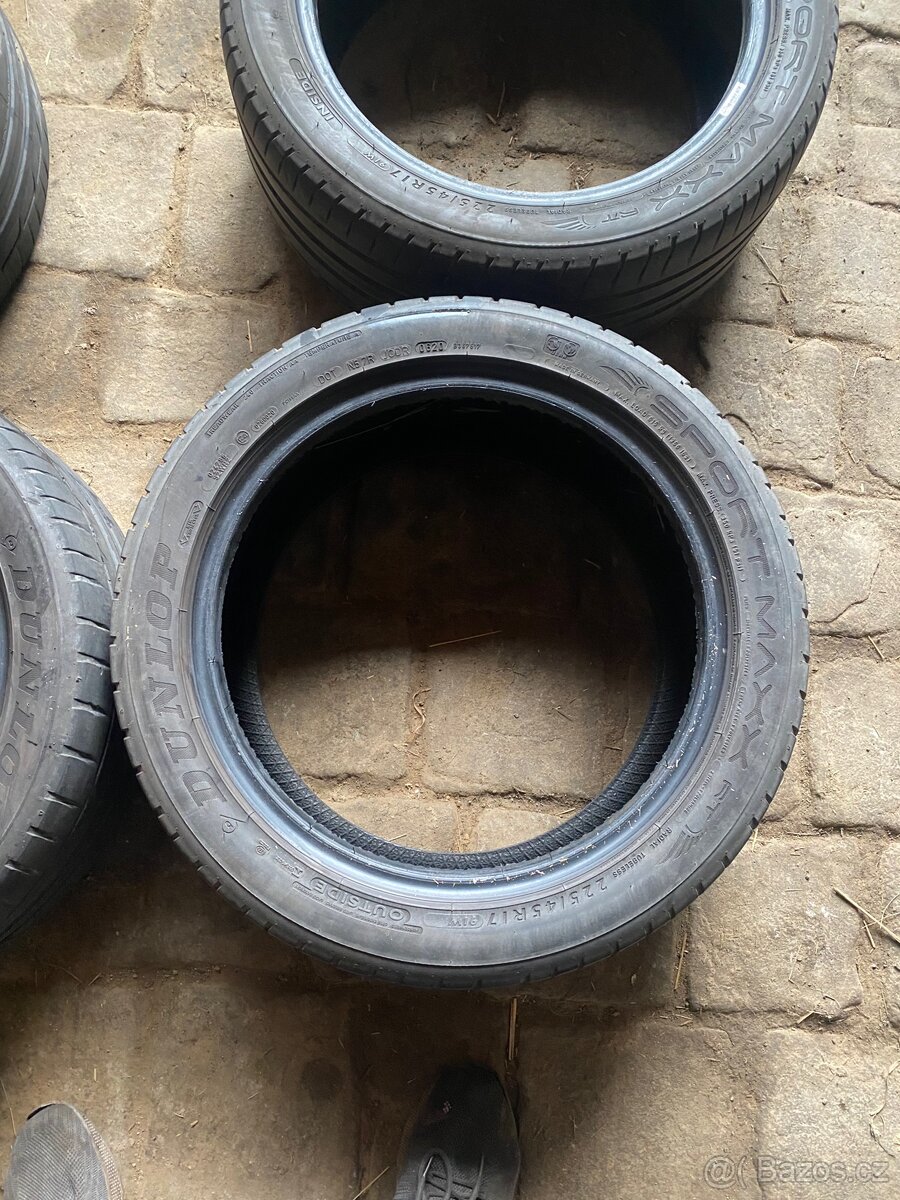 Pneu 225/45R17 - 2