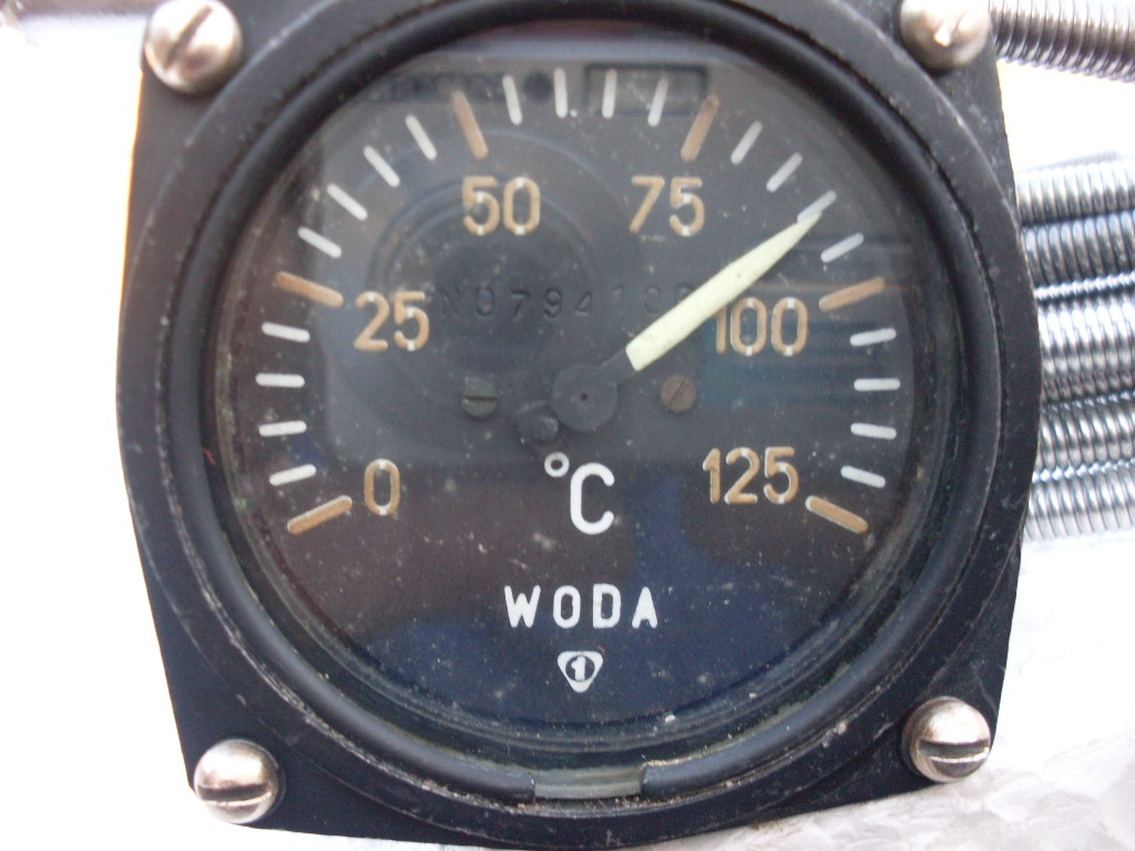 Prodám budík teploměru a tlaku oleje - 2