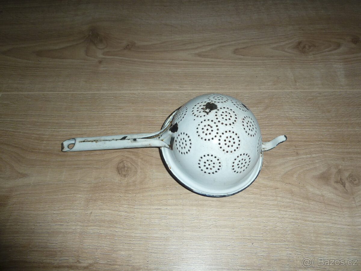 Starý smaltovaný cedník - 2