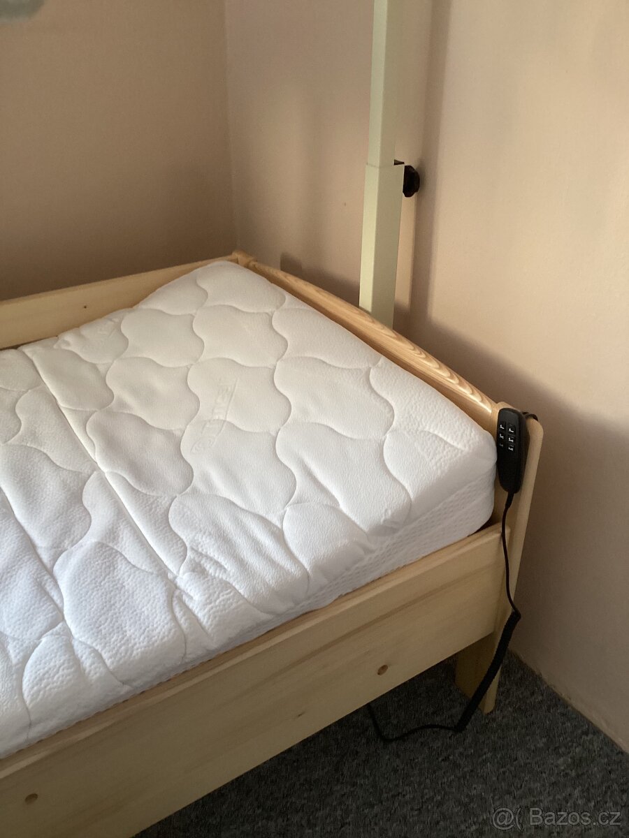 Prodám postel s roštem a motorovým polohováním - 2