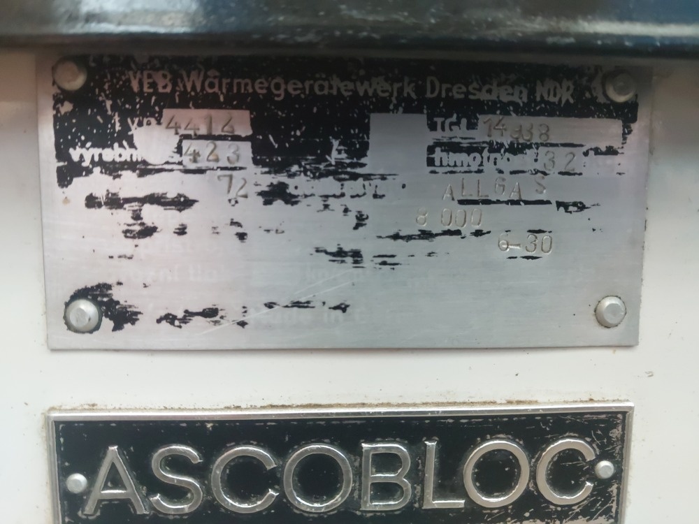 Vařič, stolička, hořák. - 2