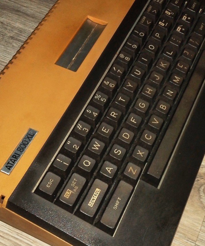 Prodám počítač Atari 800 XL . - 2