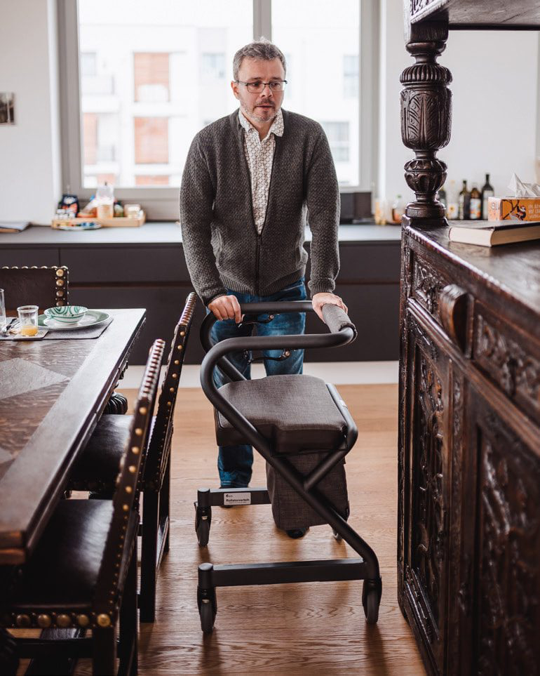 Chodítko Page s ruční brzdou, velikost S - 2