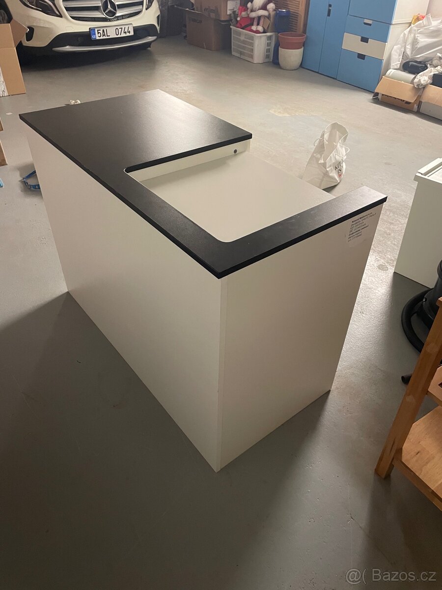 Prodejni pult ve výborném stavu - 2