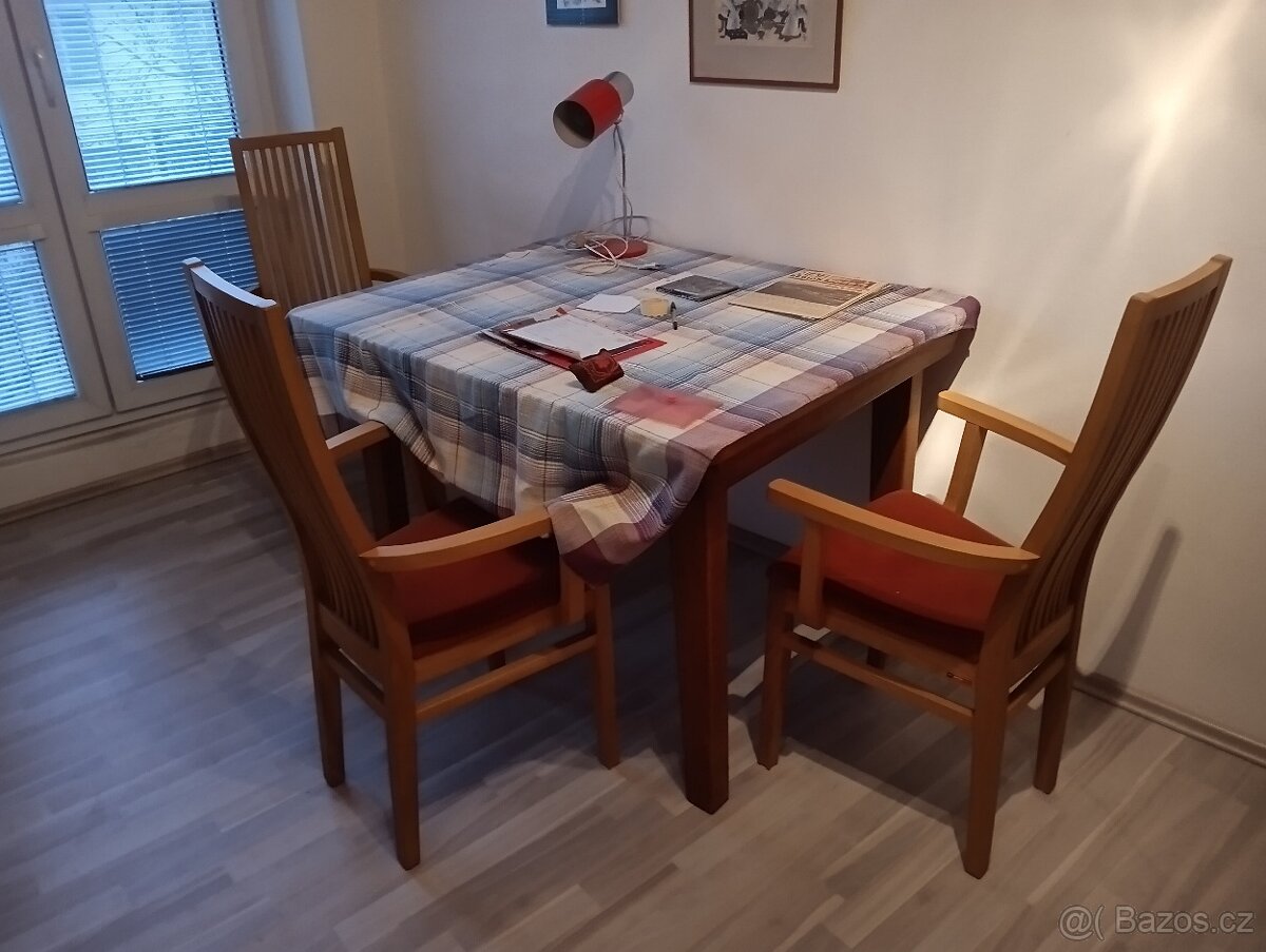 Stůl se židlemi - 2
