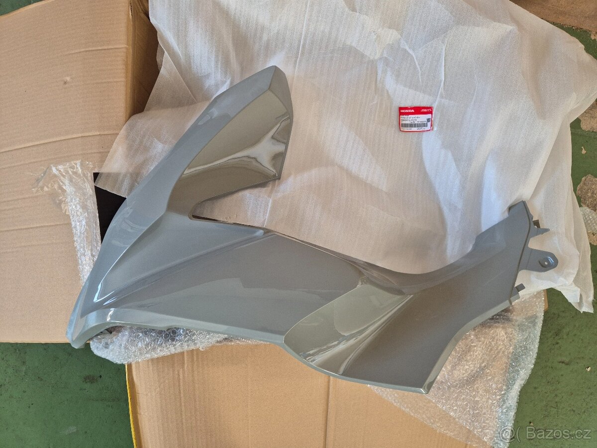 Honda PCX - levá přední šedá kapota (plast) - originál - 2