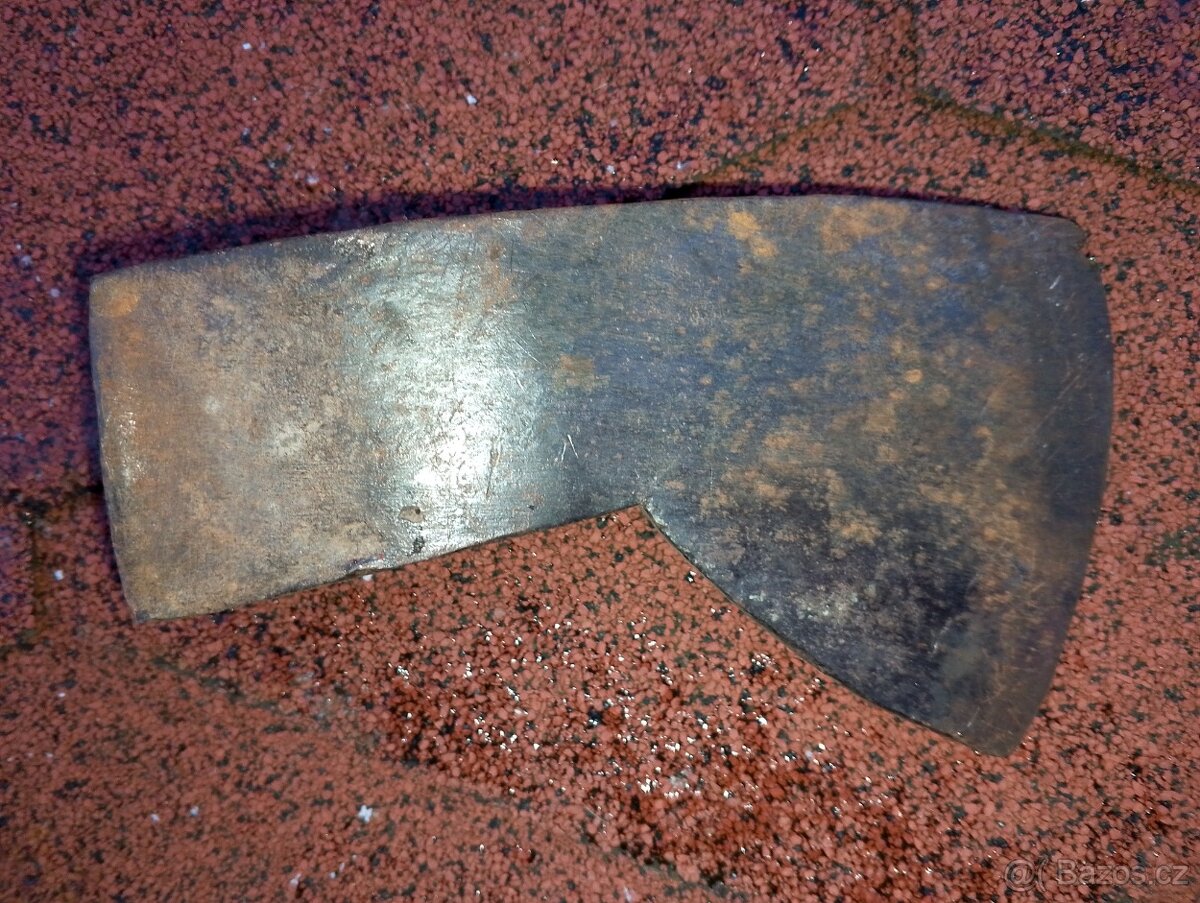 Stará značená sekera, sekyra - 2