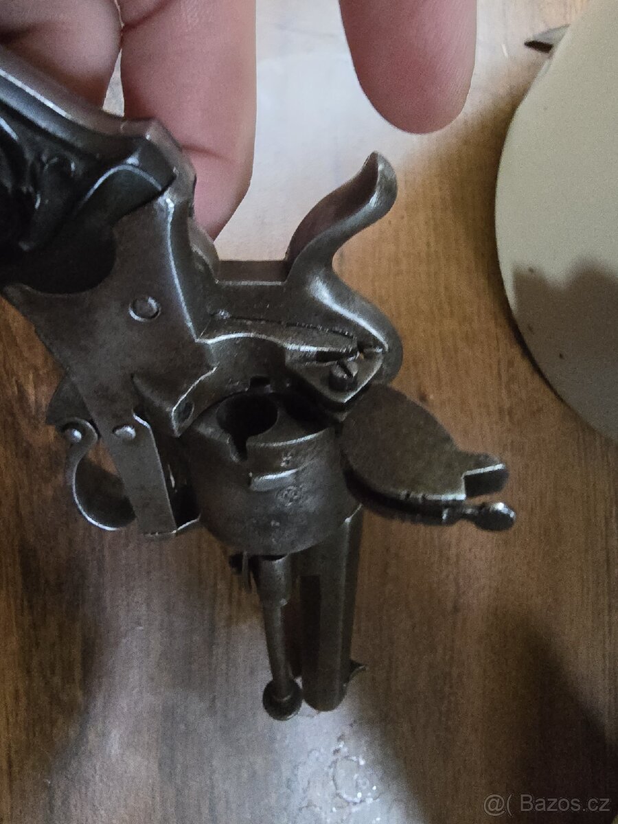 KRASNY STARY HISTORICKÝ REVOLVER 7MM - 2