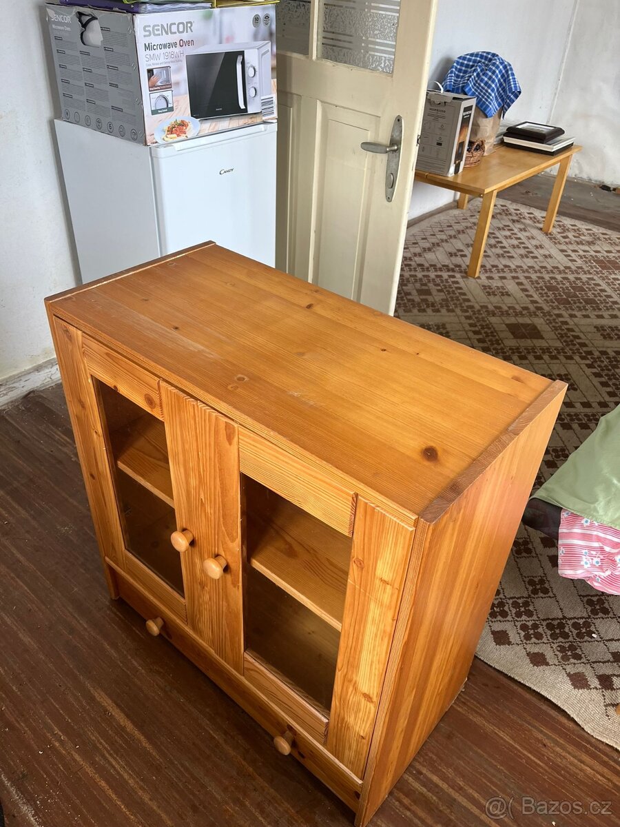 Prosklená skříňka - 2