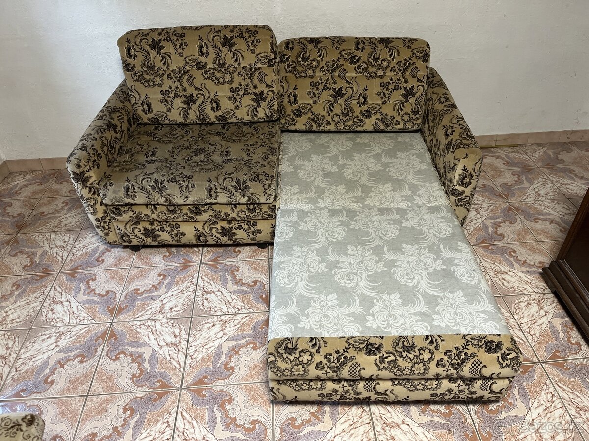 kvalitní malý rozkládací gauc - 2