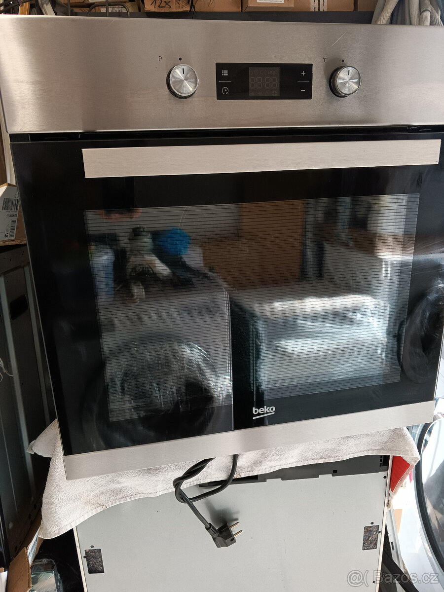 PRODÁM TROUBU BEKO22302X - 2