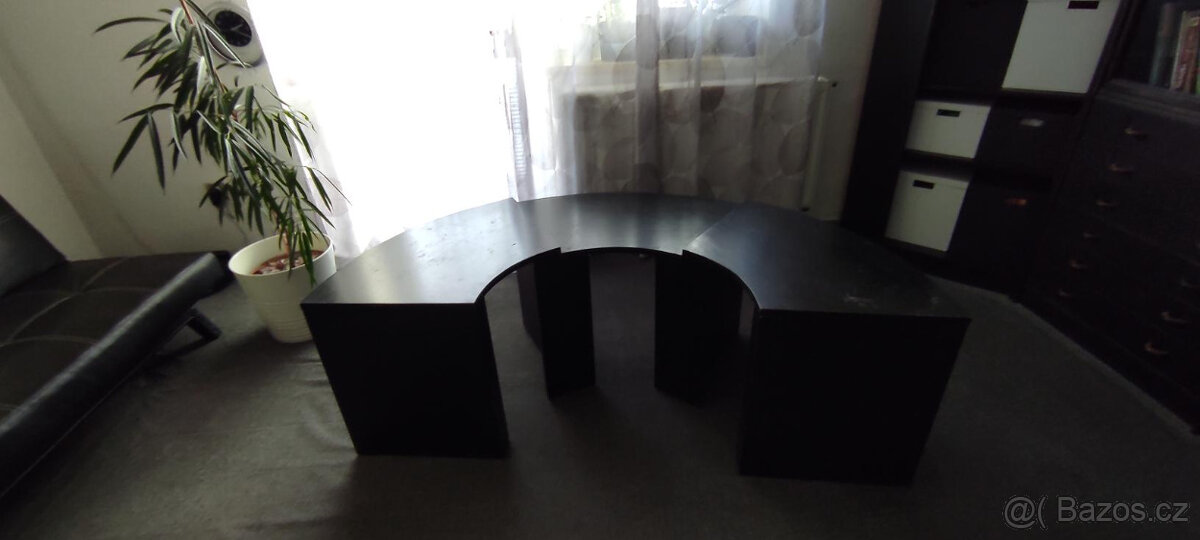 Stolky, vhodné i jako konferenční stůl. - 2