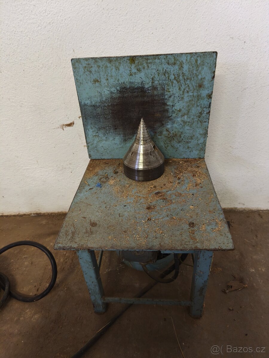 Kuželová štípačka dřeva - 2