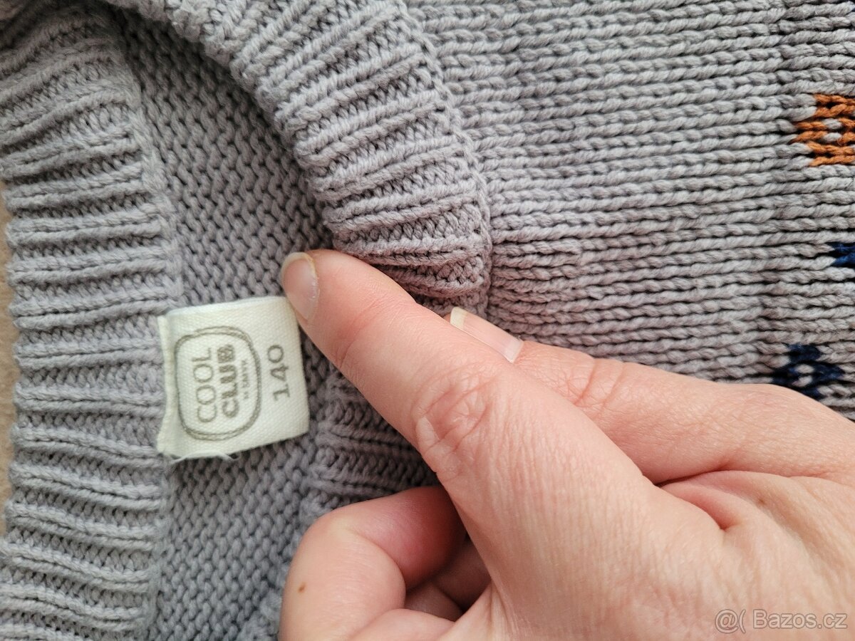 Svetr, mikiny a zimní čepici pro kluka v.134 -140 - 2