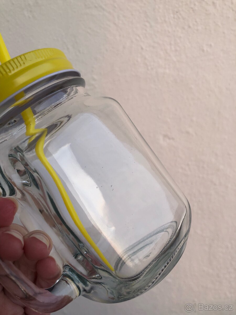 Skleněný hrnek s brčkem - 2