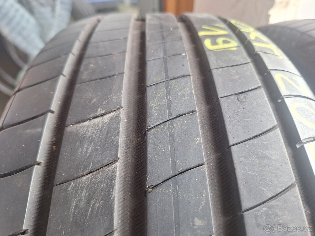 Prodám letní pneu 205/55/17 Michelin - 2